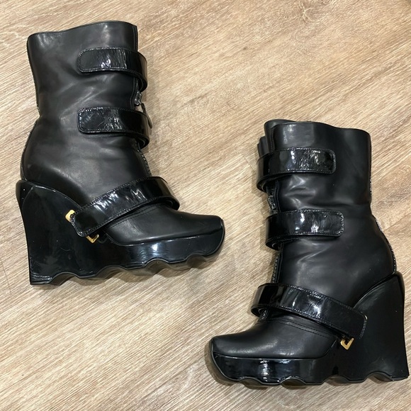 Louis Vuitton Shoes - Louis Vuitton Paris runway platform ski boot 38